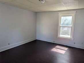 555 W Fremont St in Fostoria, OH - Building Photo - Building Photo