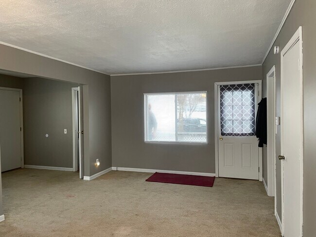 509 N Blue Mound Ave in Luverne, MN - Building Photo - Building Photo