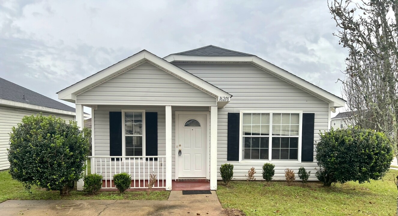 16218 Zenith Dr in Loxley, AL - Foto de edificio