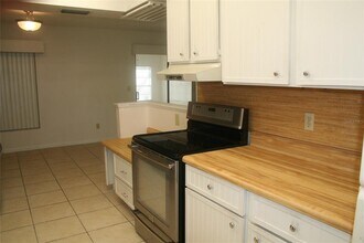 6341 Flamingo Dr in Apollo Beach, FL - Building Photo - Building Photo