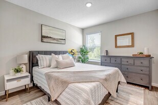 6475 Breezy Oaks Wy in Jacksonville, FL - Building Photo