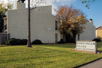 Sunstream Villas in Houston, TX - Building Photo - Building Photo