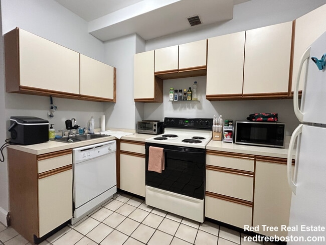 175 Harvard St, Unit 2
