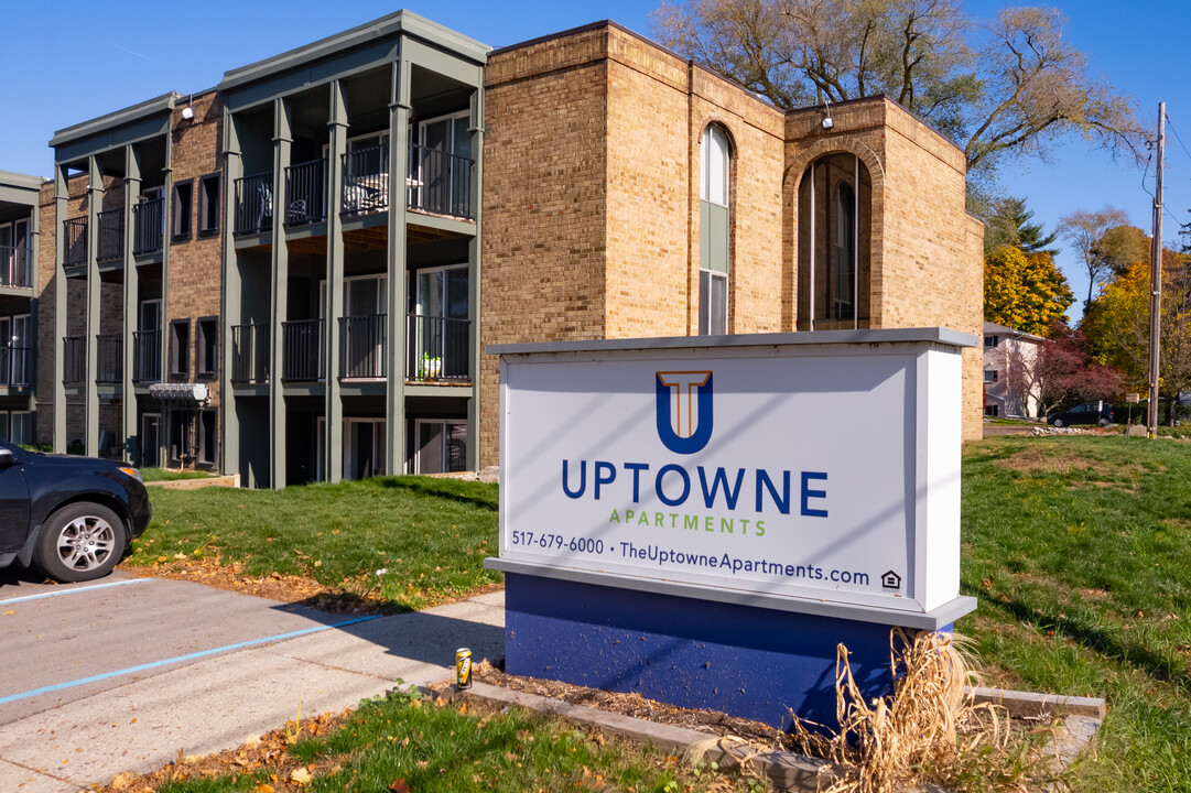 The Uptowne Apartments in East Lansing, MI - Foto de edificio