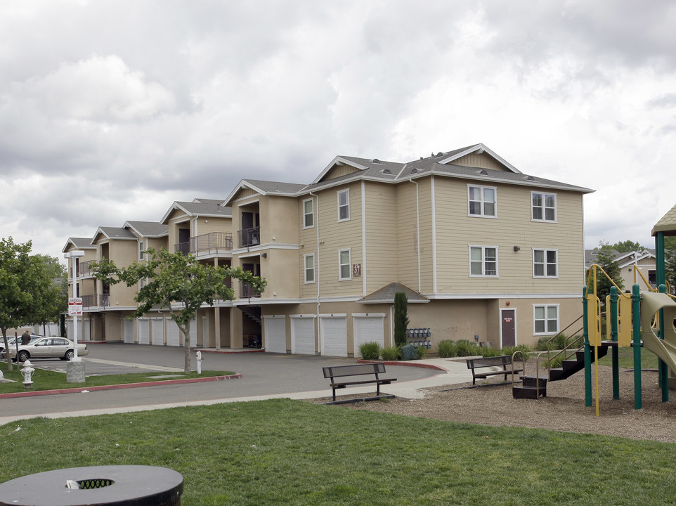 White Rock Village Apartments in El Dorado Hills, CA - Foto de edificio