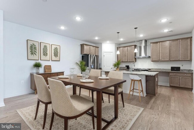 3700 Havertill Ln in Woodbridge, VA - Foto de edificio - Building Photo