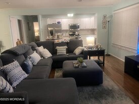 182 Tulip Ln in Freehold, NJ - Building Photo