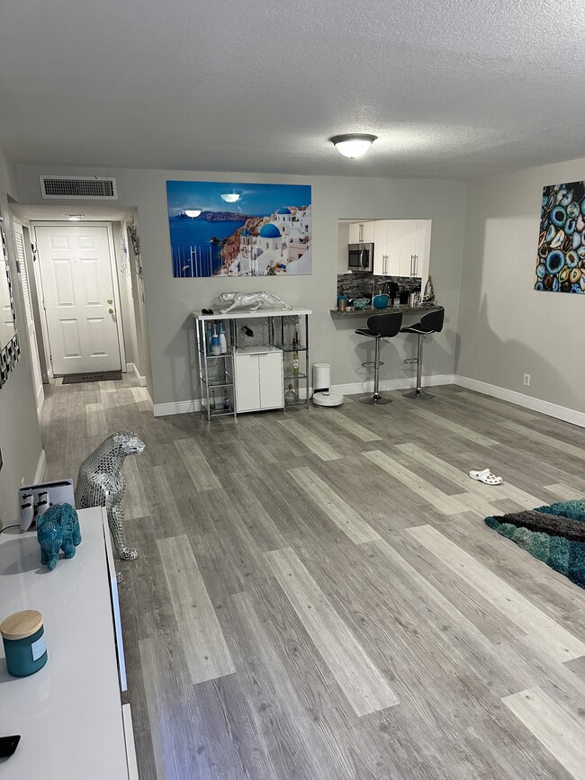 17901 NW 68th Ave, Unit Venetian Gardens in Hialeah, FL - Building Photo - Building Photo