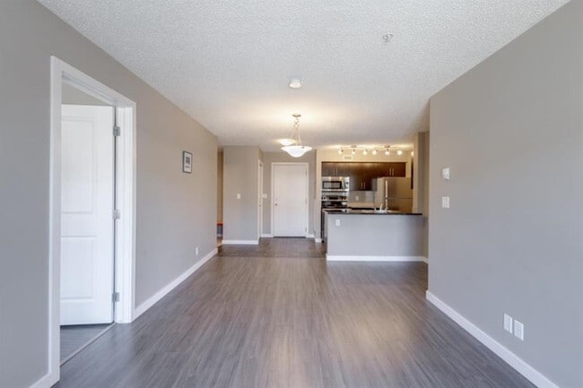 5816 Mullen Pl NW in Edmonton, AB - Building Photo - Building Photo