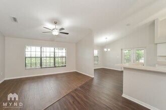 4680 Marsh Harbor Dr in Tavares, FL - Foto de edificio - Building Photo