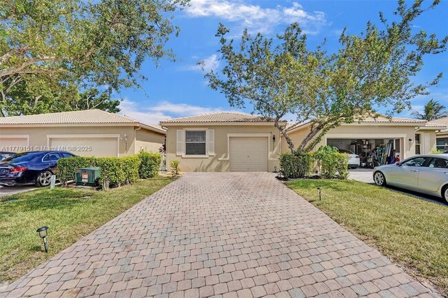 8508 Water Cay in Royal Palm Beach, FL - Building Photo - Building Photo