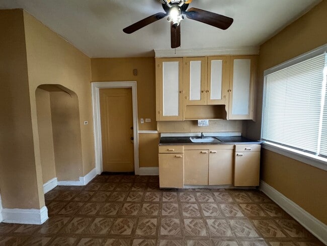 1545 Glenmont Rd in East Cleveland, OH - Building Photo - Building Photo