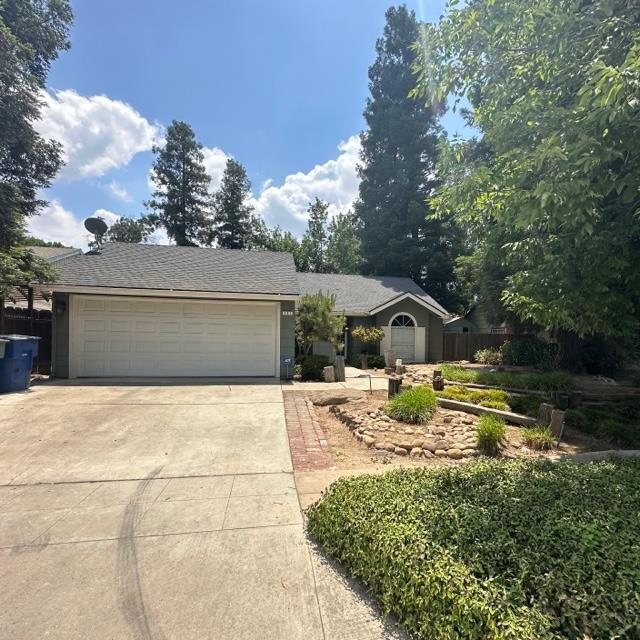 451 E Muncie Ave in Fresno, CA - Building Photo