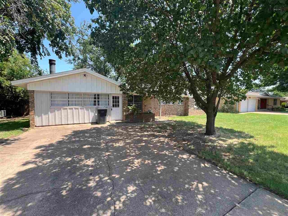 18 Oxley Dr in Wichita Falls, TX - Building Photo