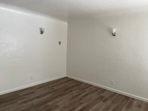 132 Calaveras Ave in Modesto, CA - Building Photo - Building Photo