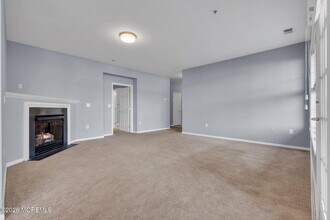 301 St Andrews Pl in Englishtown, NJ - Building Photo - Building Photo