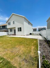 4772 E Silver Ridge Rd in Eagle Mountain, UT - Foto de edificio - Building Photo
