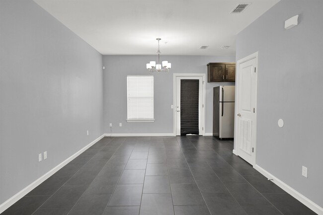 1014 Monaco Blvd in Laredo, TX - Building Photo - Building Photo