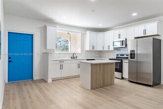 2575 SW 64th Ave in Miramar, FL - Building Photo - Building Photo