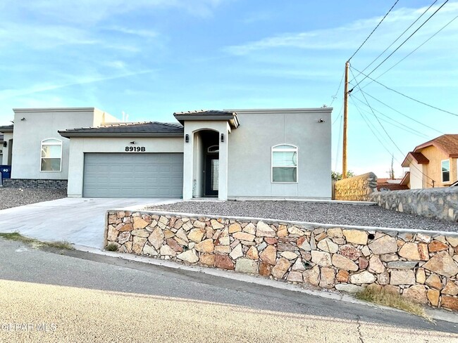 8919 Eclipse St, Unit B in El Paso, TX - Foto de edificio - Building Photo
