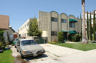 1035 Thompson Ave in Glendale, CA - Foto de edificio - Building Photo