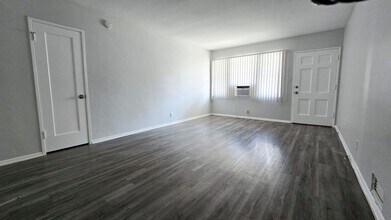 605 Kelton Ave in Los Angeles, CA - Building Photo - Interior Photo