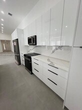 4962 SW 32nd Way in Fort Lauderdale, FL - Building Photo - Building Photo