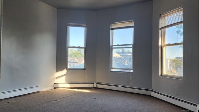 90 Chadwick Ave in Hartford, CT - Building Photo - Building Photo