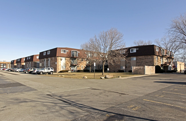 Briargate Apartments in Chicago Ridge, IL - Building Photo - Building Photo