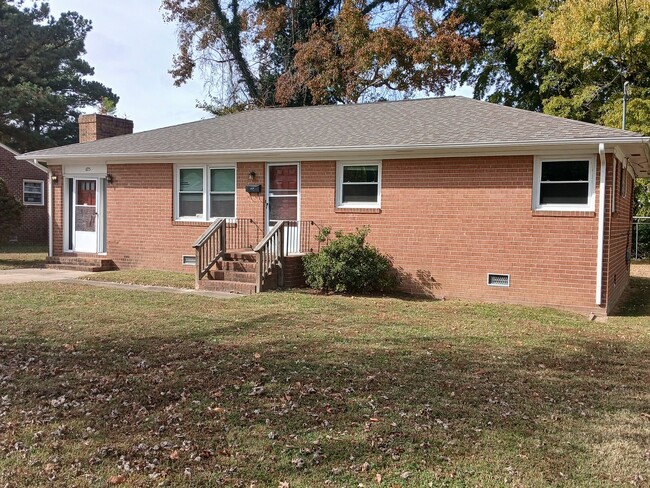 1175 Old Buckroe Rd in Hampton, VA - Foto de edificio - Building Photo