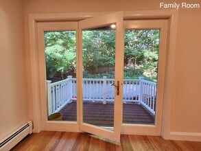 446 Lowell Ave in Newton, MA - Foto de edificio - Building Photo