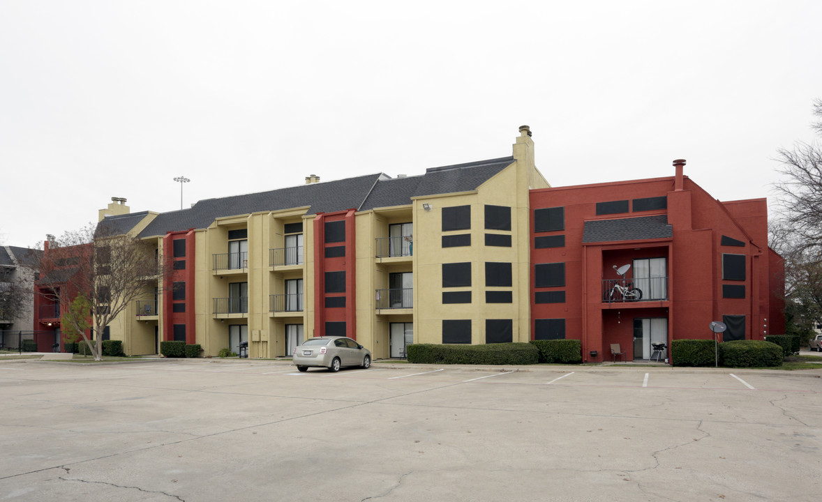 Hubbard's Ridge Apartments in Garland, TX - Building Photo