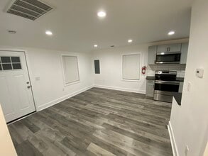 3407 Adams Ave in Toms River, NJ - Foto de edificio - Building Photo