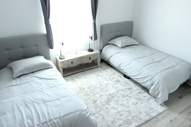 433 S Wilton Pl, Unit 433 S Wilton Pl Room 2