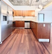 645 W 9th St, Unit 616 in Los Angeles, CA - Building Photo - Building Photo