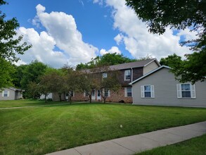 Hickory Point Apartments in Decatur, IL - Building Photo - Building Photo