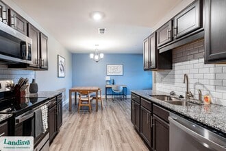 305 Laredo Dr in Cocoa, FL - Foto de edificio - Building Photo