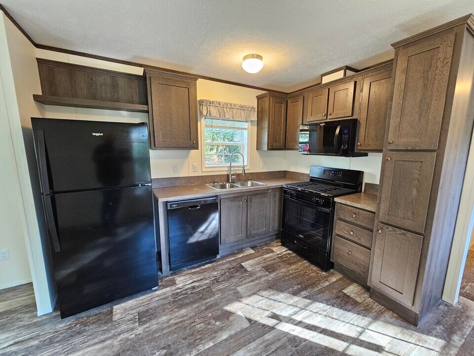 17 Mapledale Acres in Barneveld, NY - Building Photo