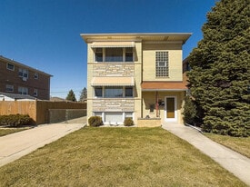 5948 W 79th St in Burbank, IL - Building Photo
