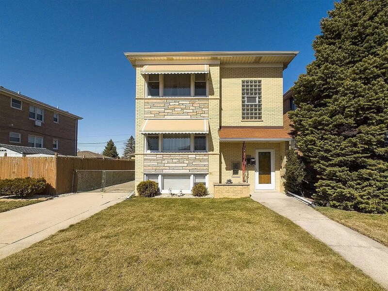 5948 W 79th St in Burbank, IL - Building Photo