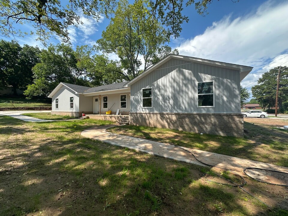 501 Ave 3 NW in Atkins, AR - Building Photo