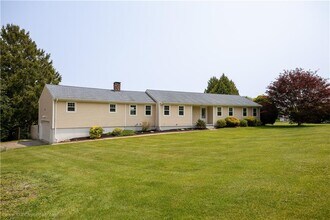 501 Sandy Point Ave in Portsmouth, RI - Building Photo - Building Photo