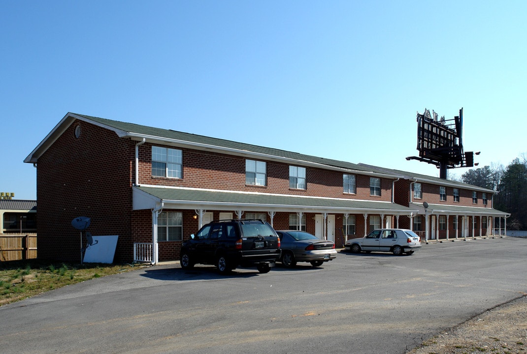 201 NW James Asbury Dr in Cleveland, TN - Foto de edificio