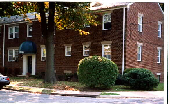 5724 10th Rd N in Arlington, VA - Foto de edificio - Building Photo