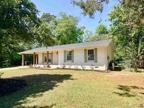 214 Meadowridge Dr in Warner Robins, GA - Building Photo - Building Photo