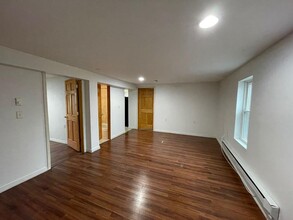 1036 Vestal Rd in Vestal, NY - Foto de edificio - Building Photo
