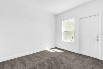 452 Lake Shore Pkwy in Davenport, FL - Building Photo - Building Photo