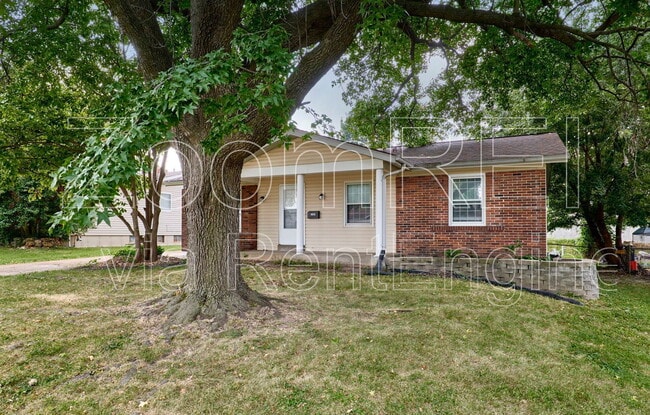 2400 E Humes Ln in Florissant, MO - Building Photo - Building Photo