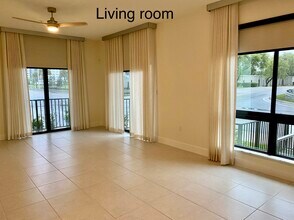 8201 NW 41st St in Doral, FL - Building Photo - Building Photo
