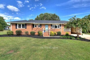 301 Bannister St in Easley, SC - Building Photo